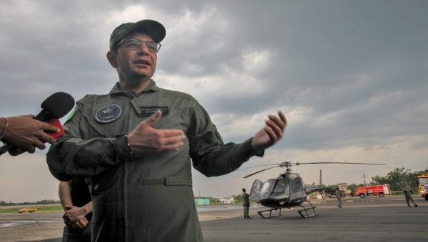 Gladson Cameli recebe Hapia 04, o mais novo helicóptero do Estado